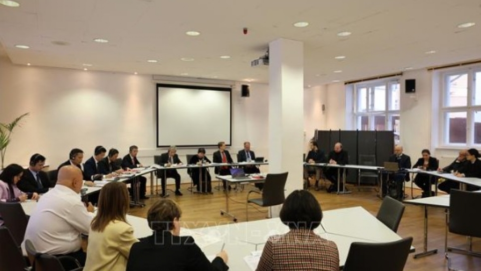 6th Policy Dialogue between the Communist Party of Vietnam and Germany’s Left Party.jpg