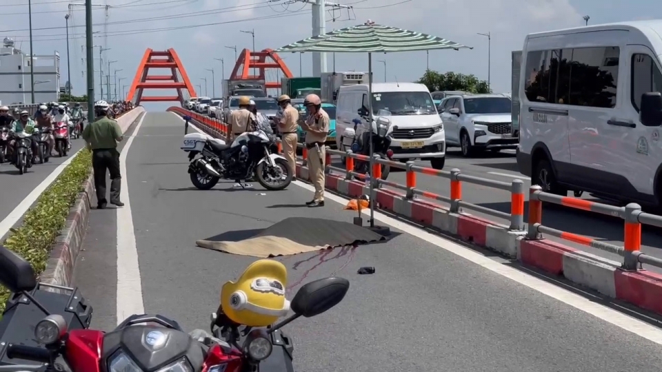 Bắt 4 đối tượng đánh người, cướp xe dưới gầm cầu Bình Lợi