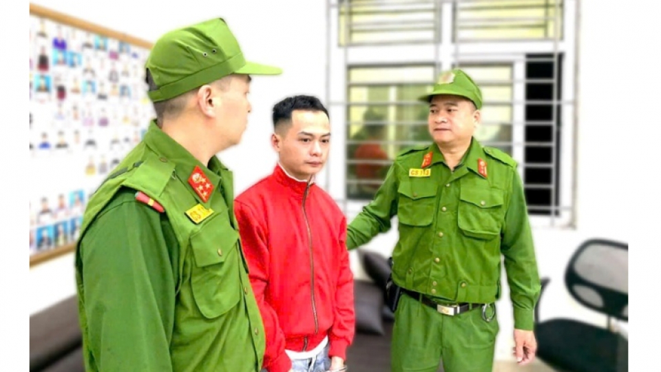 Bắt thành công đối tượng truy nã tại sân bay Nội Bài 1.png