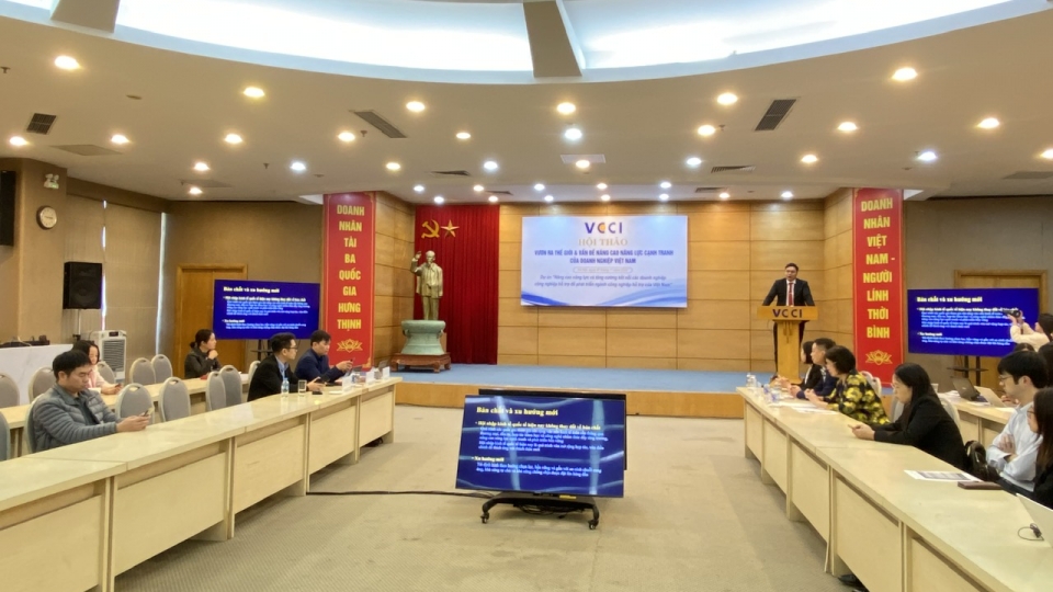 Các đại biểu tham dự hội thảo.jpg