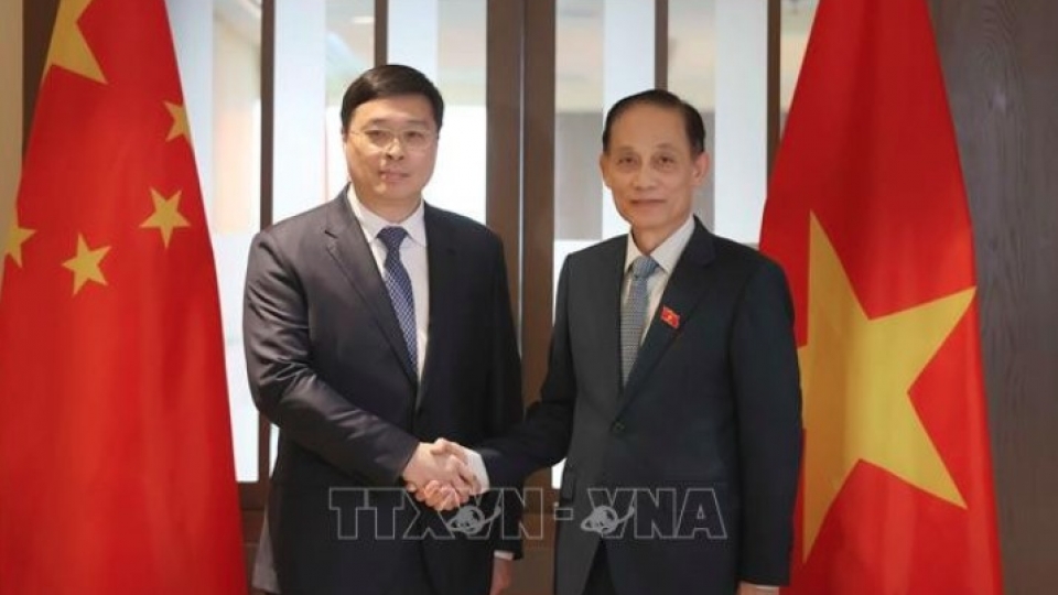 Foreign Minister holds talks with Guangxi Zhuang Autonomous Region’s Chairman.jpg