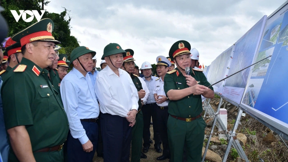 General Secretary To Lam inspects strategic projects on Hon Khoai Islands.jpg