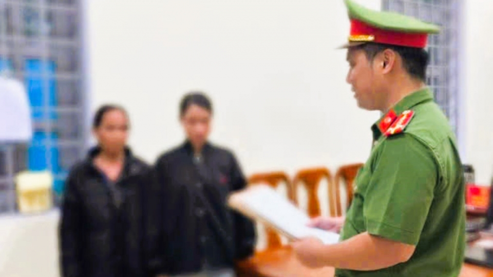 Hai người phụ nữ bị khởi tố.jpg