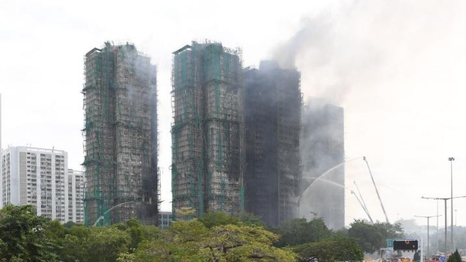 Hiện trường vụ cháy cụm chung cư Wang Fuk Court ở Tai Po, Hong Kong ngày 27_11. Ảnh_ Tân Hoa xã.jpg