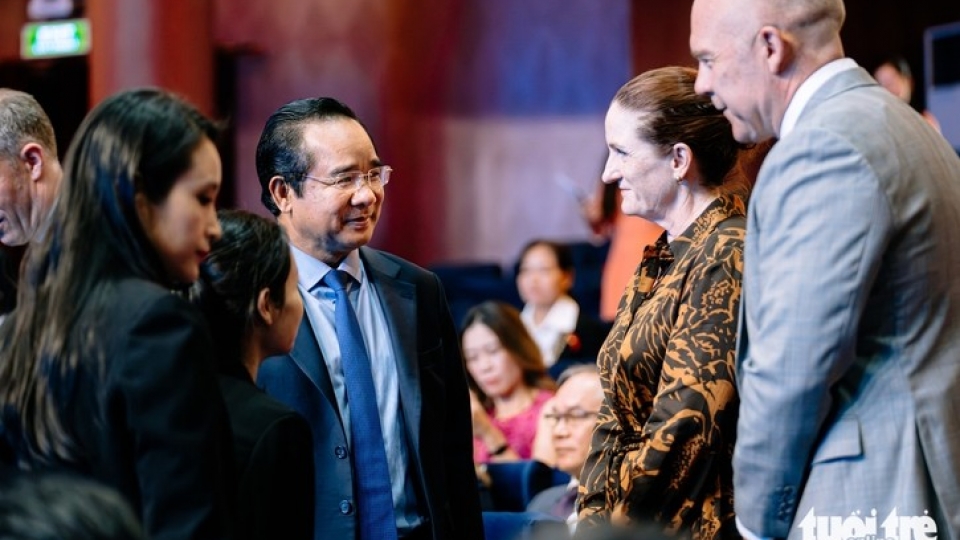 Ho Chi Minh City Chairman Nguyen Van Duong talks with New Zealand Ambassador to Vietnam Caroline Beresford.jpg