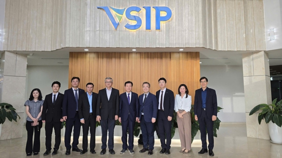 Korea SMEs and Startups Agency visits Vietnam–Singapore Industrial Park.jpg