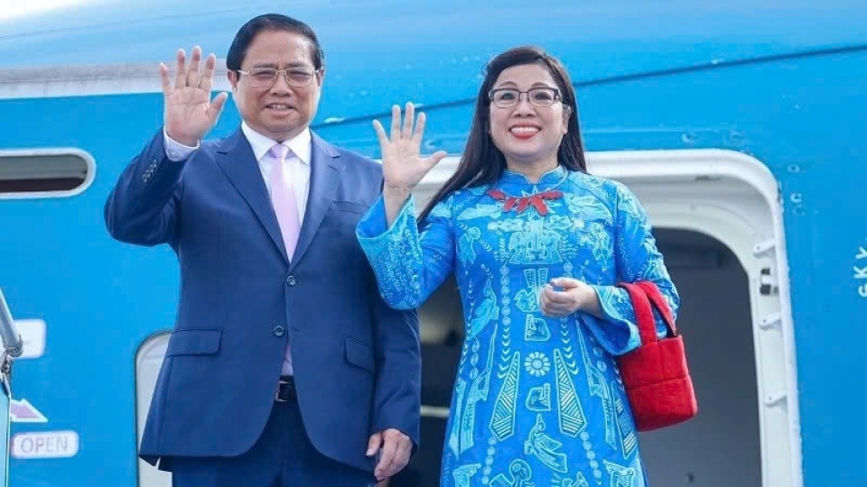 PM Pham Minh Chinh and his spouse.jpg
