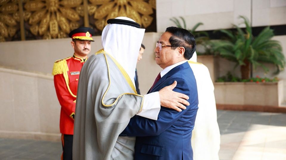 PM Pham Minh Chinh warmly welcomed in Kuwait on official visit.jpg