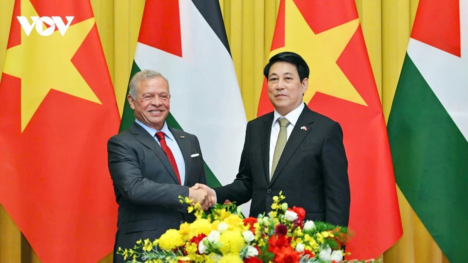 President Luong Cuong of Vietnam and King Abdullah II Ibn Al-Hussein of Jordan held talks in Hanoi on November 12.jpg