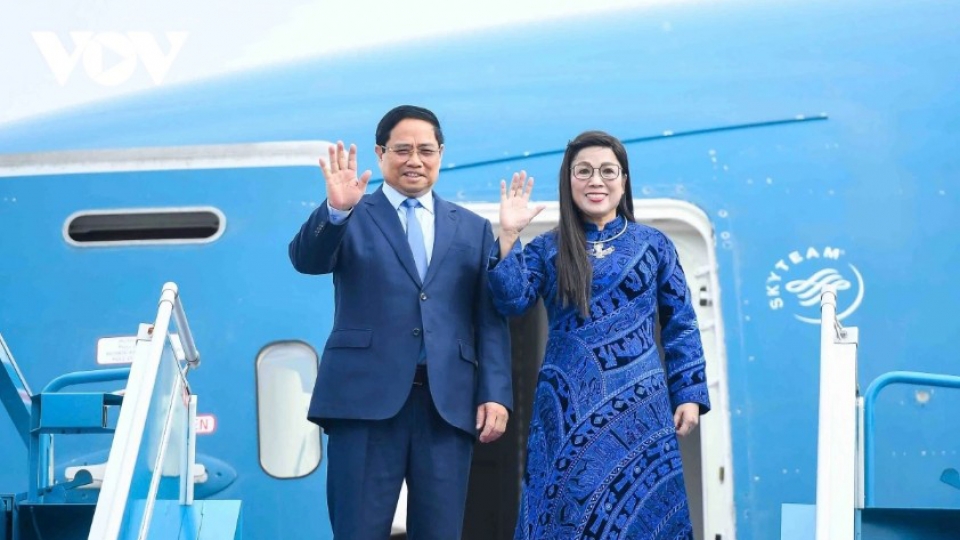 Prime Minister Pham Minh Chinh and his spouse pict1.jpg