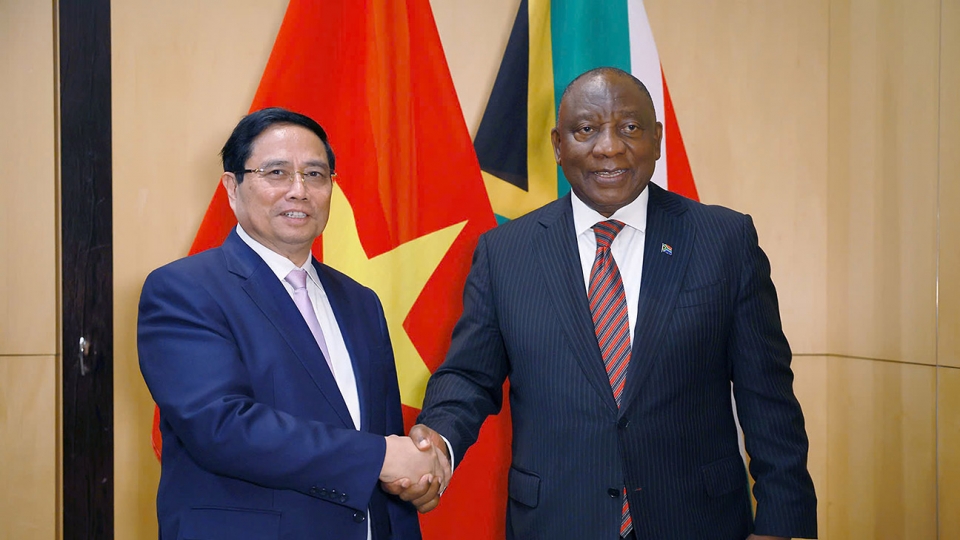Prime Minister Pham Minh Chinh of Vietnam and President Cyril Ramaphosa of South Africa.jpg