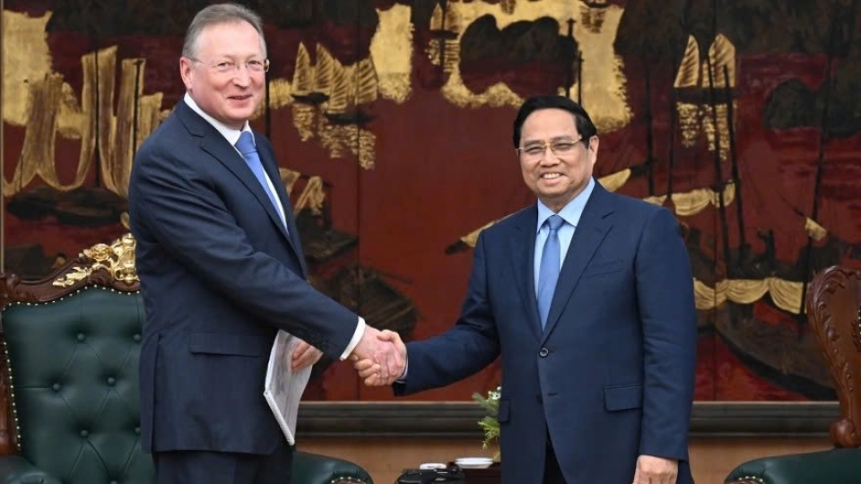 Prime Minister Pham Minh Chinh receives Sergei Kudryashov, General Director of Russia’s oil and gas company Zarubezhneft.jpg