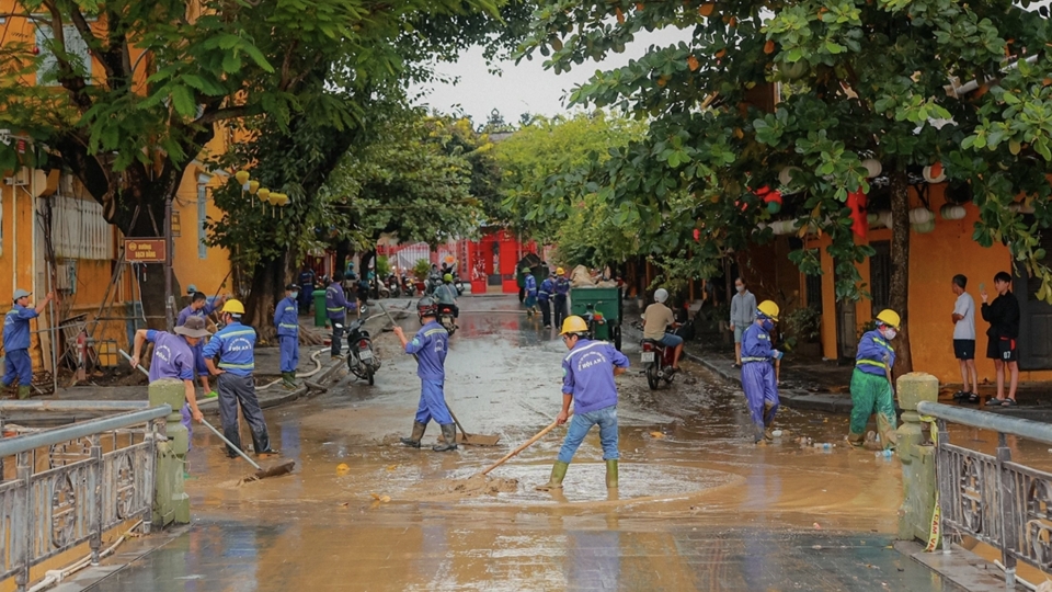 Hoi An intensifies cleanup efforts after heavy flooding