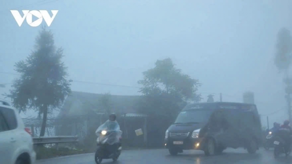 Severe cold grips Northern Vietnam, heavy rains continue in central region.jpg