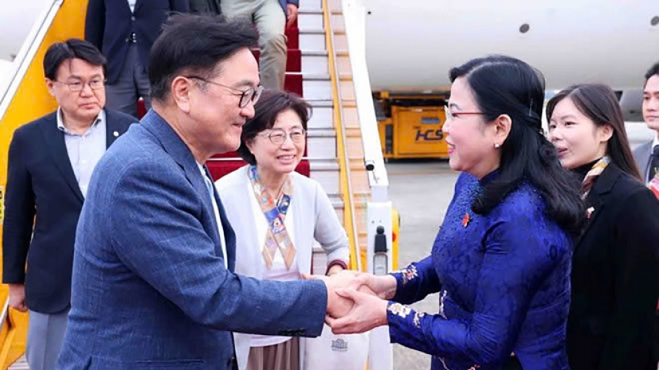 Speaker of the National Assembly of the Republic of Korea Woo Won-shik and his spouse begin official visit to Vietnam.jpg