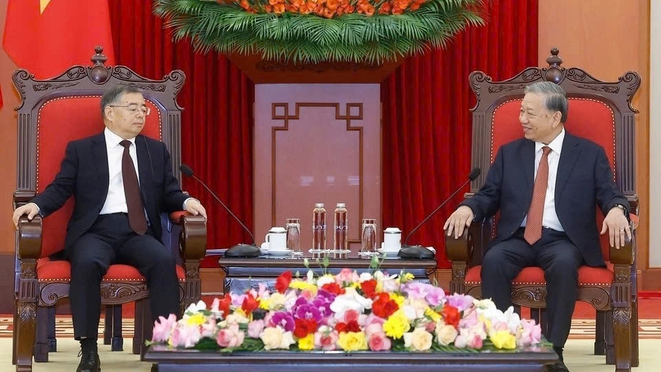 To Lam, General Secretary of the Communist Party of Vietnam Central Committee, and Li Shulei, Head of the Publicity Department of the Communist Party of China..jpg