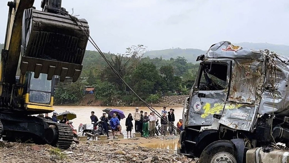 Trục với xe đầu kéo (3).jpg