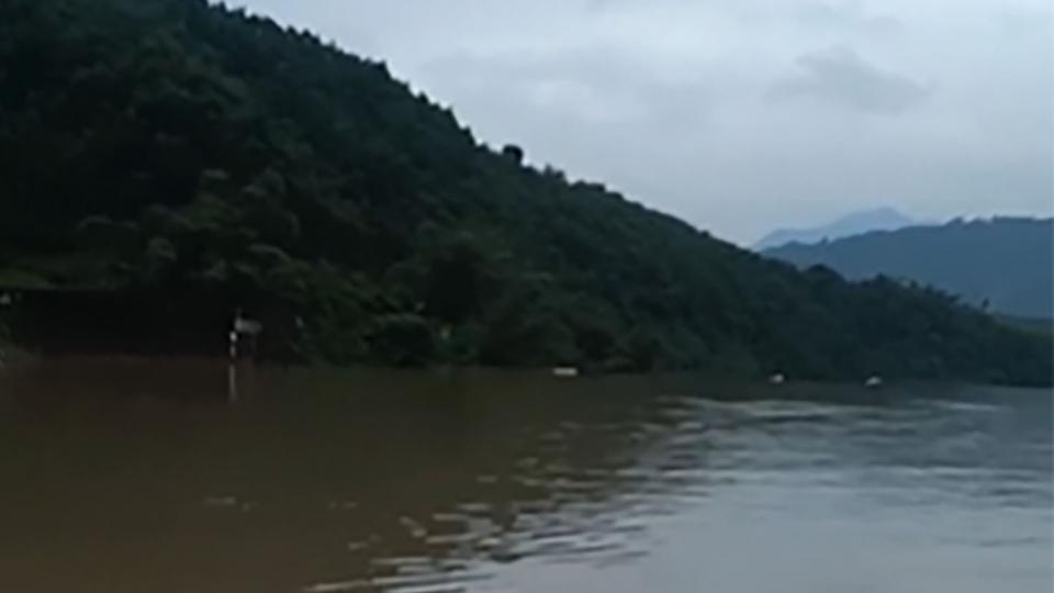 Vị trí tìm thấy thi thể nạn nhân tại Km24, Quốc lộ 15D, ngay đập thủy điện Đakrông 3, xã Đakrông.jpg