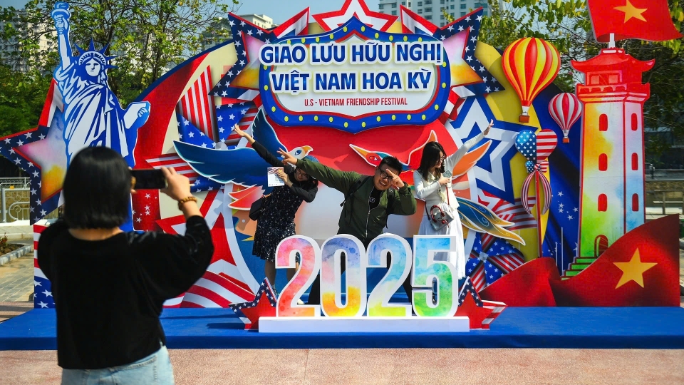 Vibrant cultural exchanges at US-Vietnam Friendship Festival.jpg