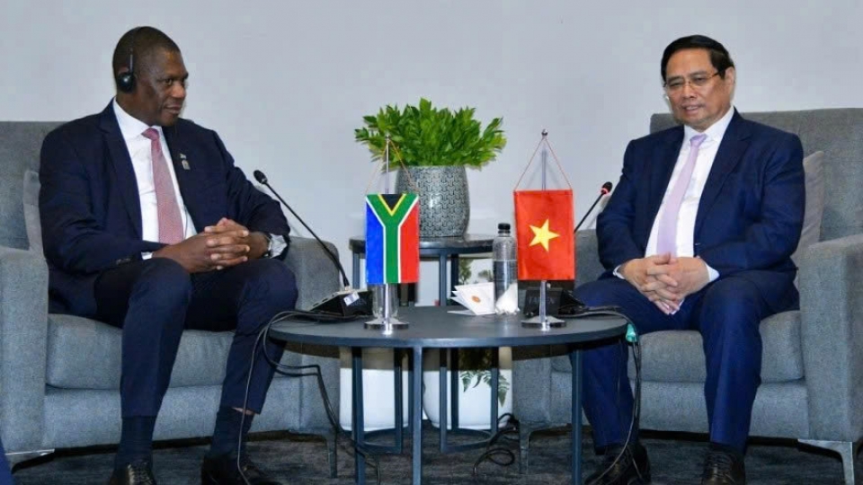 Vietnamese Prime Minister Pham Minh Chinh met with South African Deputy President Paul Mashatile in Johannesburg on November 21.jpg