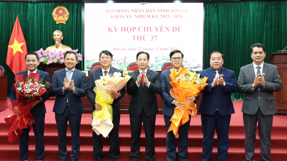 Ông Lò Minh Hùng được bầu làm Chủ tịch HĐND tỉnh Sơn La