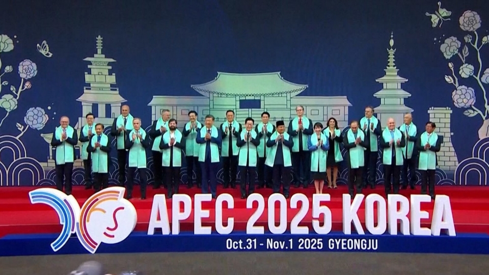 be_mac_hoi_nghi_thuong_dinh_apec_32_tai_han_quoc_anh_jiji_press.jpg