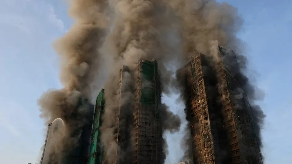 chay_chung_cu_o_hong_kong_6.jpg