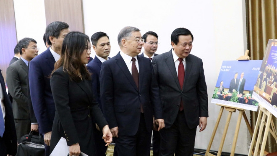 chinese vietnamese delegates 2.jpg