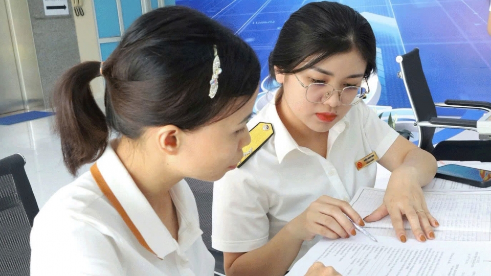 cong-chuc-thue-4-xin-4-luon.jpg