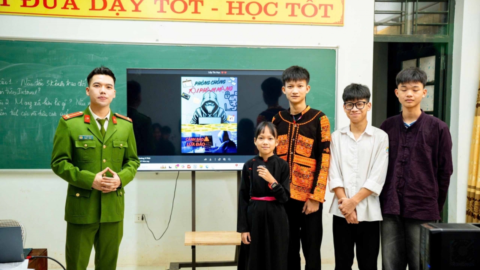 cong_an_xa_son_dong_4.jpg