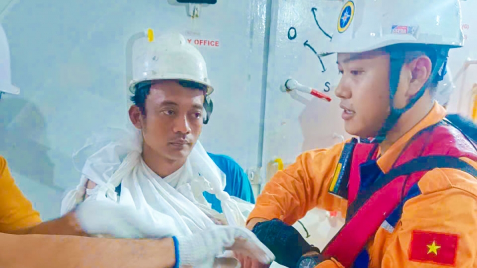 cuu_nan_thuyen_vien.jpg