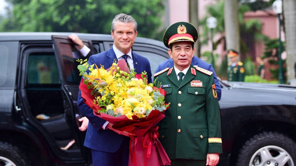 dai_tuong_phan_van_giang_uy_vien_bo_chinh_tri_pho_bi_thu_quan_uy_trung_uong_bo_truong_bo_quoc_phong_viet_nam_da_chu_tri_le_don_va_hoi_dam_voi_ong_pete_hegseth_bo_truong_bo_chien_tranh_hoa_ky.jpg