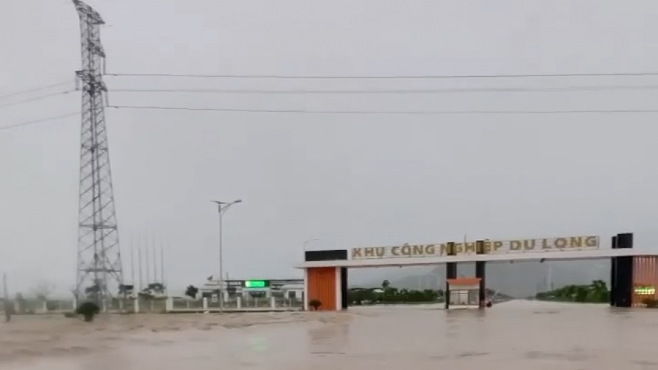 Miền Trung ngập lụt: 31.000 khách hàng bị cắt điện để đảm bảo an toàn