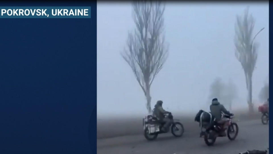 linh Nga tien vao Pokrovsk (Ukraine) bang xe may Nga duoi suong mu day dac -telgram, nbcnews.jpg