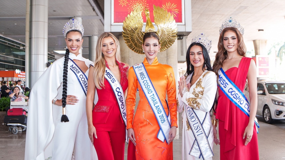 Foreign beauty queens gather in Vietnam for Miss Cosmo 2025