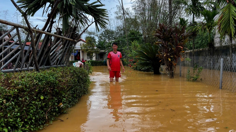 mua_lu_lam_nhieu_noi_o_hue_bi_ngap.jpg