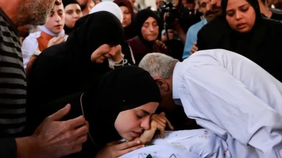 nguoi_dan_thuong_tiec_nhung_nguoi_palestine_thiet_mang_trong_cuoc_dot_kich_cua_israel_tai_tulkarm_o_bo_tay_anh_reuters_20240517033428.jpg