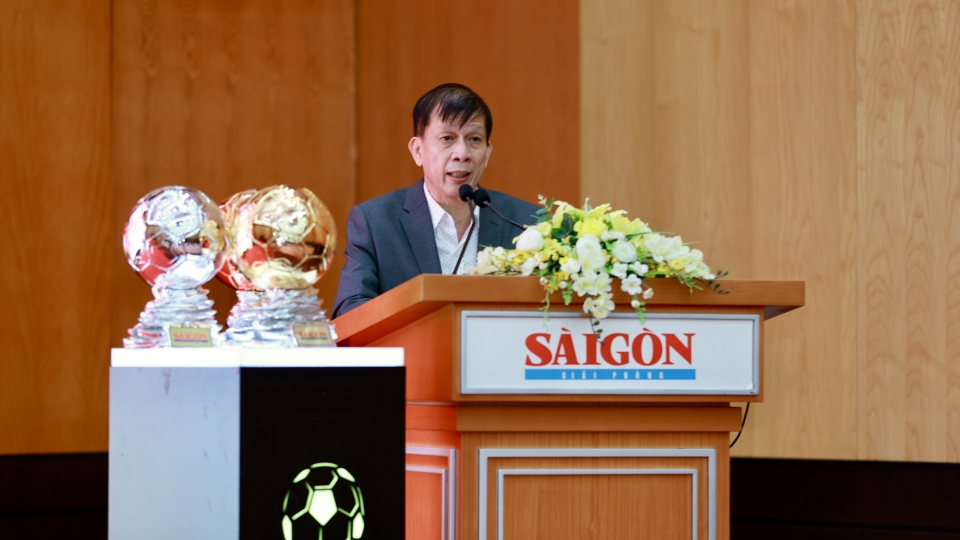 nha_bao_nguyen_khac_van_quyen_tong_bien_tap_bao_sai_gon_giai_phong_truong_ban_to_chuc_qua_bong_vang_viet_nam_2025_anh_btc.jpg