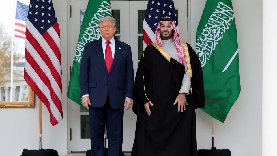 rs-2025-11-18t221841z_1690908240_rc24zhacbz9p_rtrmadp_3_usa-saudi.jpg