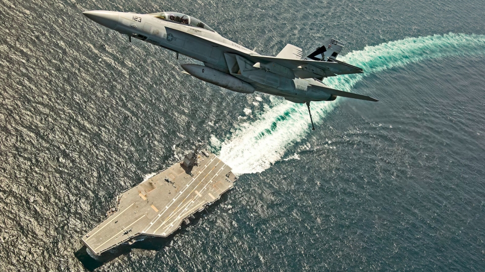 tau san bay My Gerald R. Ford, hai quan My, may bay My, tiem kich FA-18F Super Hornet -reu.jpg