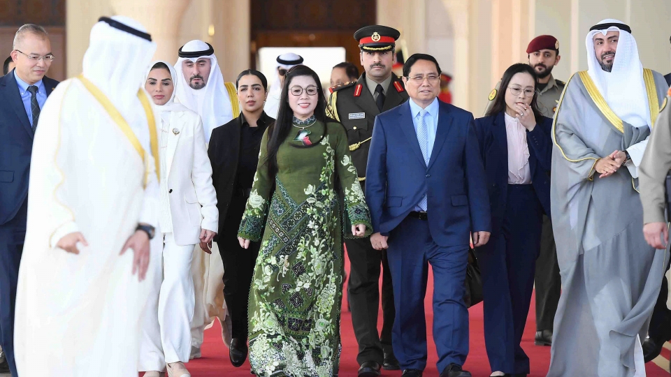 thu tuong va phu nhan tham kuwait.jpg