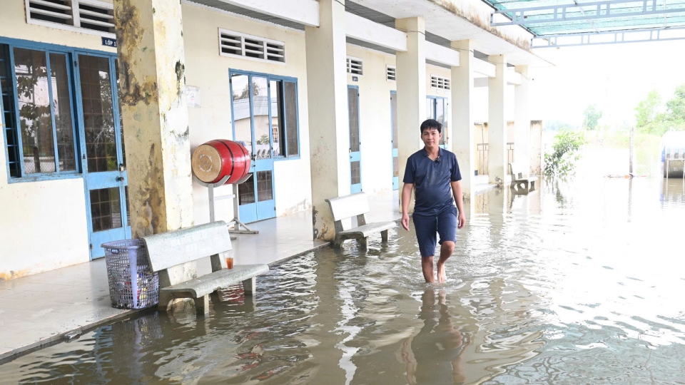 Một số điểm trường ở Tây Ninh tạm nghỉ vì ngập lụt do nước sông dâng cao