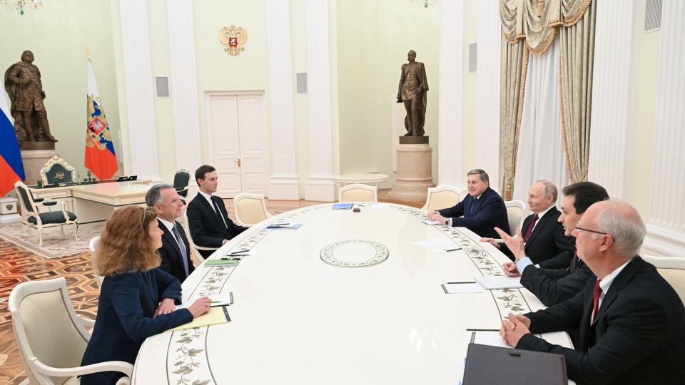 2025-12-02T184620Z_452910764_RC2H8IAYQDJM_RTRMADP_3_UKRAINE-CRISIS-PUTIN-WITKOFF.JPG