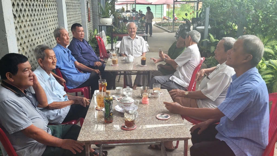 Các cụ cao tuổi tại phường Đạo Thạnh tích cực với các hoạt động xã hội, đóng góp xây dựng địa phương.jpg