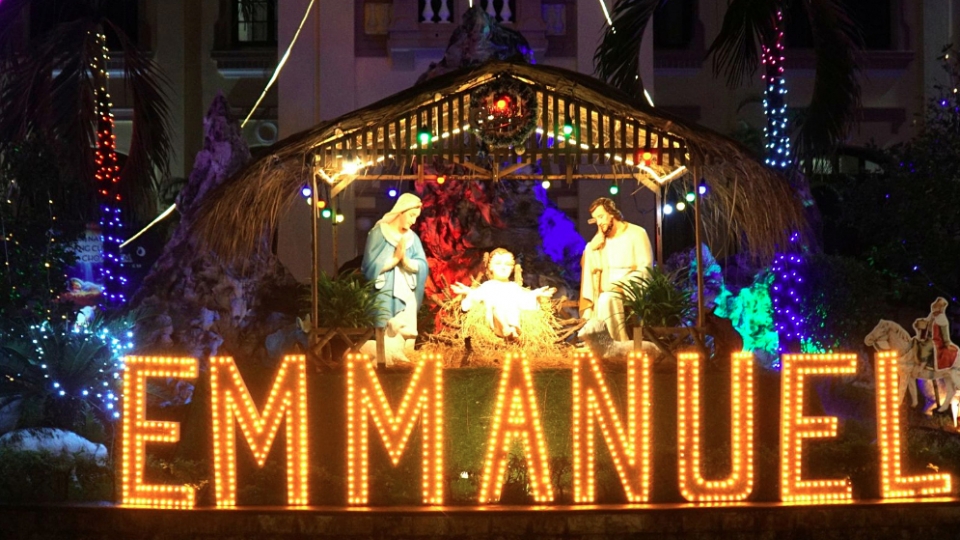 Christmas 2025 atmosphere in Hue.jpg