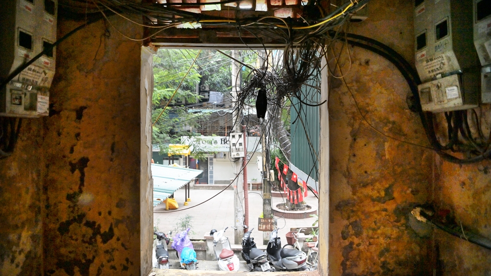 Nỗi lo an toàn trong những khu tập thể cũ xuống cấp giữa lòng Hà Nội