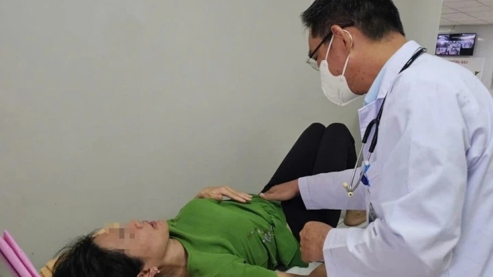 One of several patients with suspected food poisoning being treated at Ba Ria General Hospital.jpg