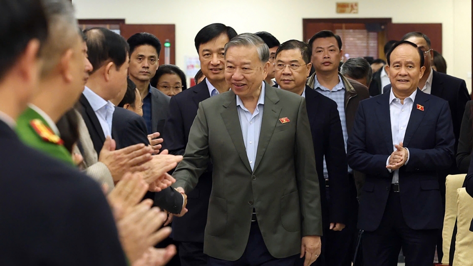 Party leader To Lam meets with Hanoi voters on December 15.jpeg