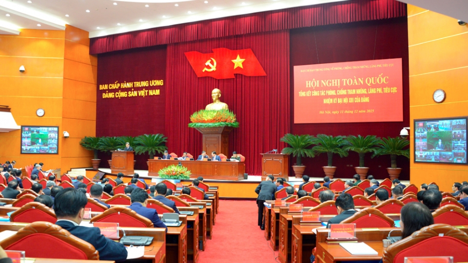 Party reviews anti-corruption efforts, charts future measures 1.jpg