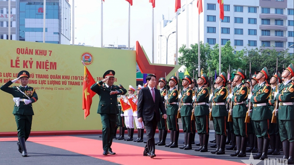 President Luong Cuong calls on Military Region 7 to further modernise armed forces.jpg